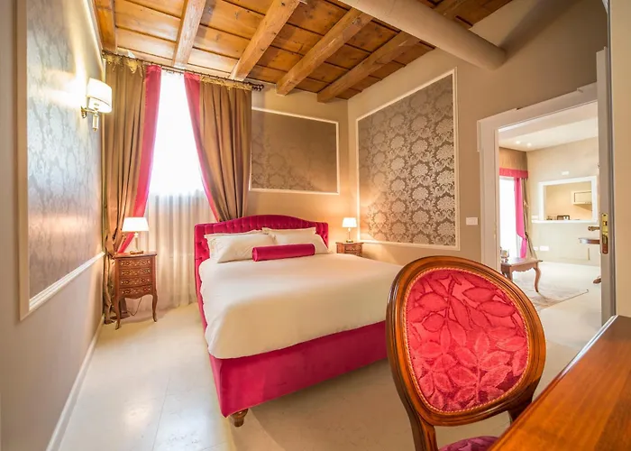 Lady Capulet Apartments